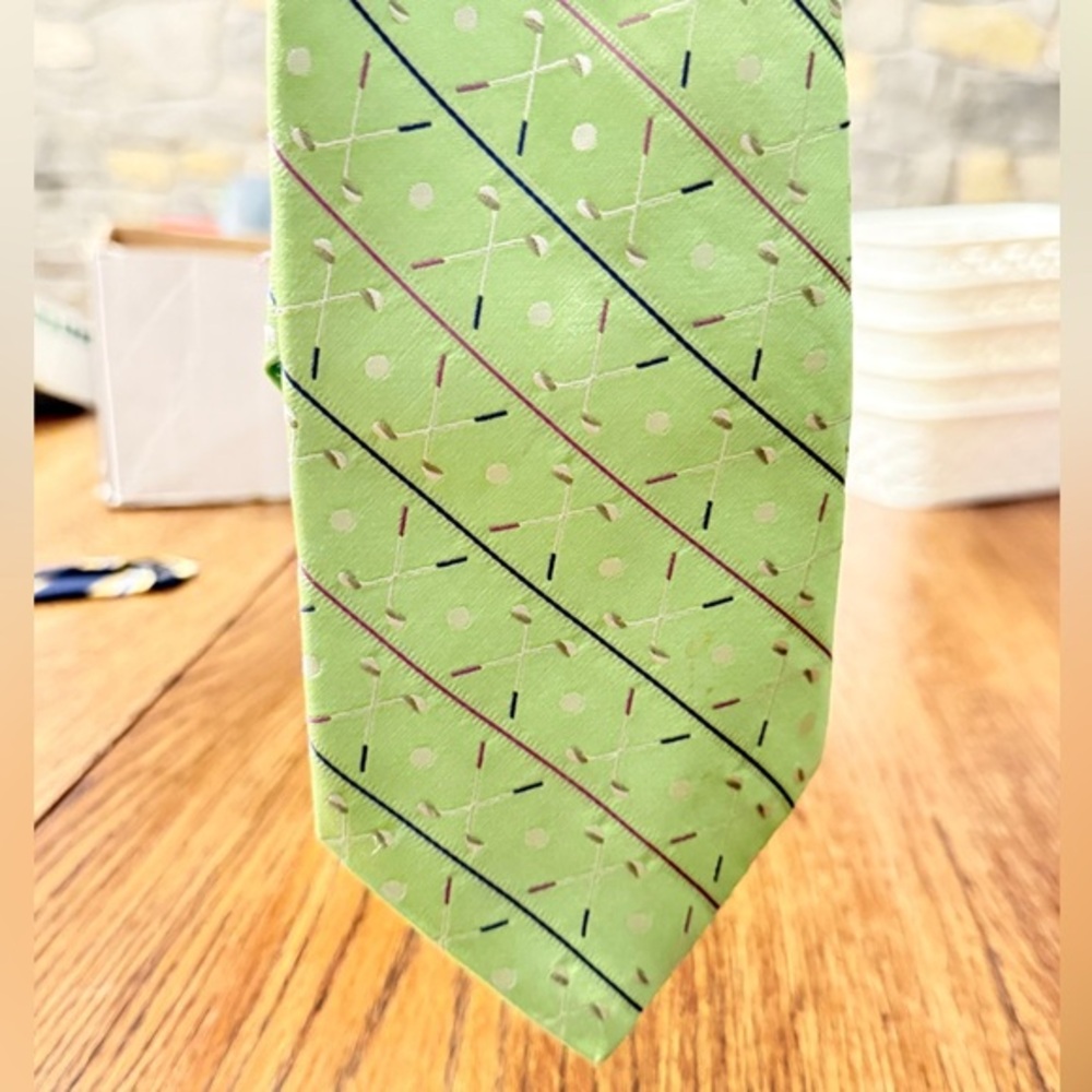 Van Heusen Silk Golf Club Tie Bright Green 100% Silk 58.5" long BC